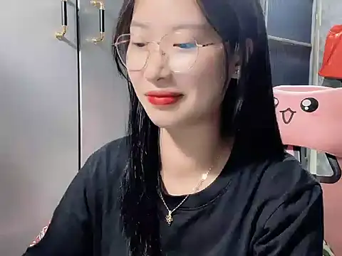 Snapshot of Linne6789 chatting on March 2026 03:03:02 PM Linne6789 online show from March 2026 03:03:02 PM