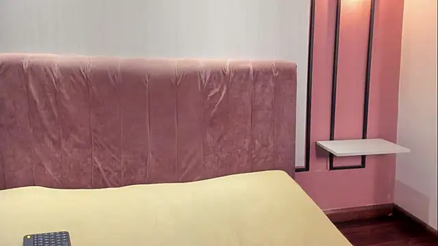 Snapshot of HannaWen_ chatting on February 2026 12:00:01 PM HannaWen online show from February 2026 12:00:01 PM