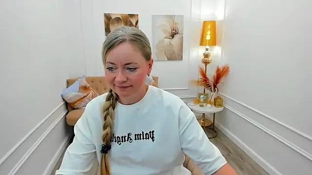 CharlotteKerti online show from June 2026 12:31:01 PM