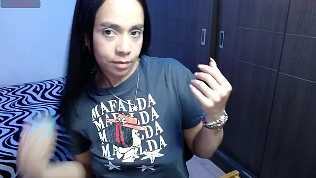 Snapshot of paula_lopez__ chatting on June 2026 05:37:01 PM paula lopez online show from June 2026 05:37:01 PM