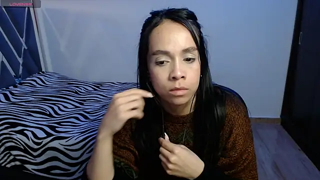 Snapshot of paula_lopez__ chatting on June 2026 06:12:01 PM paula lopez online show from June 2026 06:12:01 PM