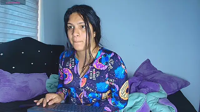 Snapshot of alys_love chatting on February 2026 07:01:02 PM alys love online show from February 2026 07:01:02 PM