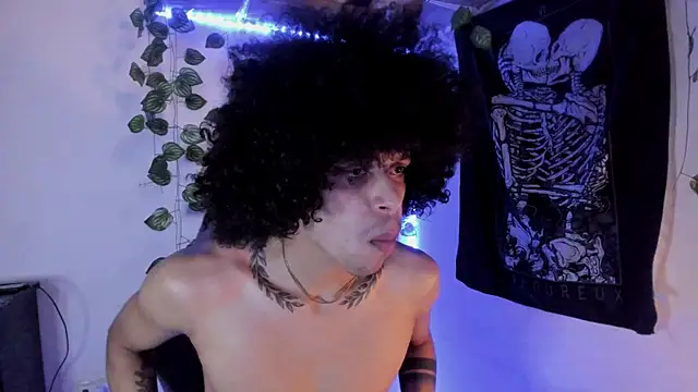 Snapshot of Aaron_Hopper chatting on February 2026 01:18:01 PM Aaron Hopper online show from February 2026 01:18:01 PM