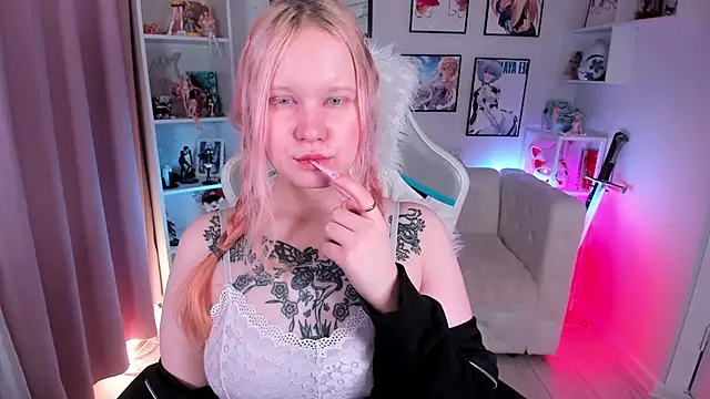 AnnieVibe online show from April 2026 05:36:01 PM