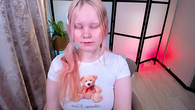 AnnieVibe online show from April 2026 07:58:01 PM