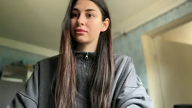 LiluMartiznir online show from May 2026 11:06:01 AM