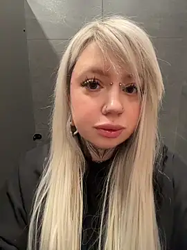 Snapshot of Chiibi chatting on February 2026 09:38:01 AM Chiibi online show from February 2026 09:38:01 AM