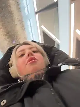 Snapshot of Chiibi chatting on February 2026 09:21:02 AM Chiibi online show from February 2026 09:21:02 AM