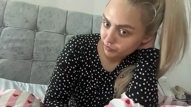 kirstiex online show from February 2026 02:53:01 AM