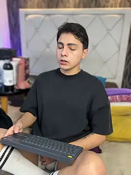 Snapshot of Samu_Hott chatting on February 2026 08:05:02 PM Samu Hott online show from February 2026 08:05:02 PM