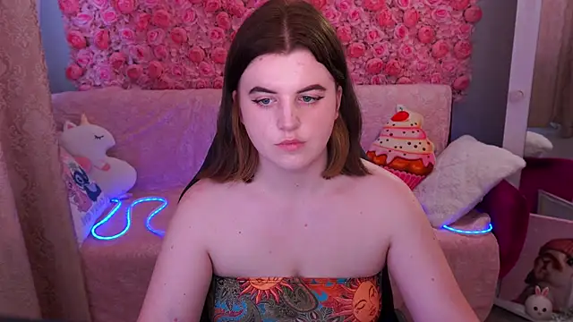 Snapshot of KristiFoxy chatting on May 2026 02:02:01 PM KristiFoxy online show from May 2026 02:02:01 PM