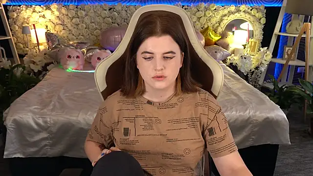 Snapshot of KristiFoxy chatting on May 2026 12:32:02 PM KristiFoxy online show from May 2026 12:32:02 PM