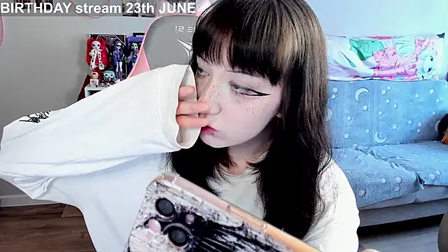 MollysLand online show from June 2026 09:01:02 AM