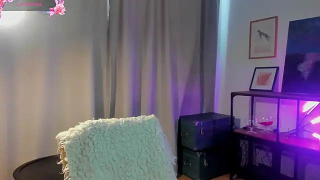 Snapshot of SimonaKaroly chatting on February 2026 08:29:02 AM SimonaKaroly online show from February 2026 08:29:02 AM