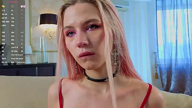 Snapshot of SimonaKaroly chatting on February 2026 08:12:01 AM SimonaKaroly online show from February 2026 08:12:01 AM