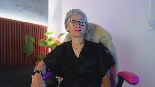 Snapshot of miss_monserrate01 chatting on February 2026 12:53:02 PM miss monserrate01 online show from February 2026 12:53:02 PM