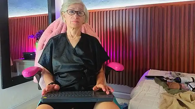 Snapshot of miss_monserrate01 chatting on February 2026 01:52:01 PM miss monserrate01 online show from February 2026 01:52:01 PM