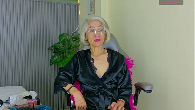 Snapshot of miss_monserrate01 chatting on June 2026 01:52:01 PM miss monserrate01 online show from June 2026 01:52:01 PM