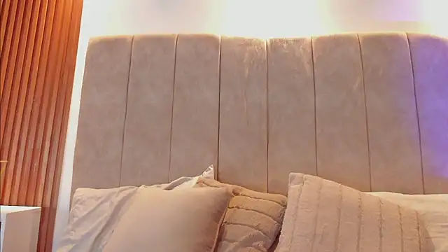 Snapshot of _Laura_saenz1 chatting on February 2026 12:21:01 PM Laura saenz1 online show from February 2026 12:21:01 PM