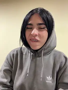 Sara Fernandez  online show from March 2026 01:51:02 PM