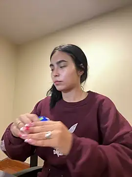 Sara Fernandez  online show from April 2026 02:03:02 PM