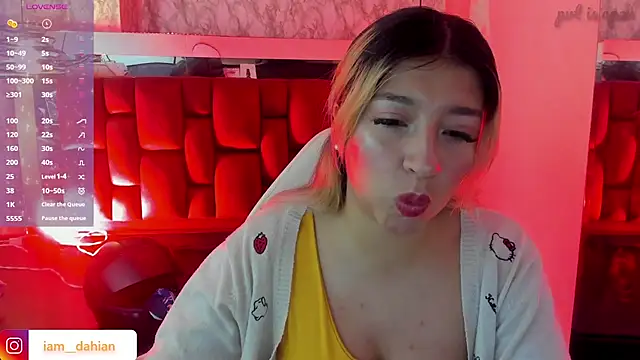 Dahiana Dmour  online show from June 2026 01:57:02 PM