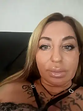 MiaMooly online show from December 2025 04:27:01 PM