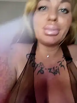 MiaMooly online show from April 2026 06:15:01 PM