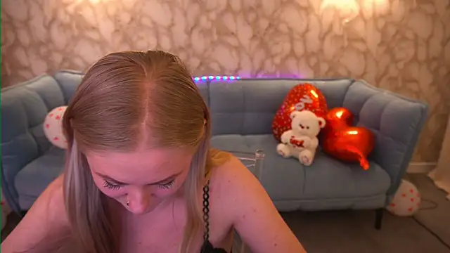 Snapshot of DramaQuenns chatting on February 2026 07:51:01 AM DramaQuenns online show from February 2026 07:51:01 AM