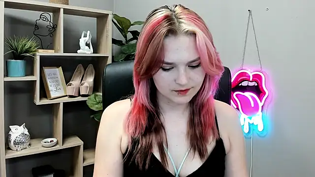 Snapshot of SweetLilyxo chatting on June 2026 01:26:02 PM SweetLilyxo online show from June 2026 01:26:02 PM