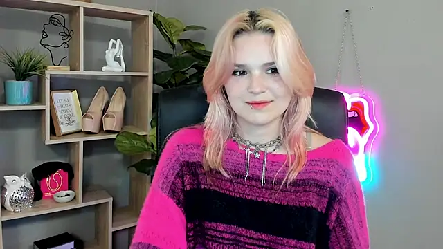 Snapshot of SweetLilyxo chatting on July 2026 01:51:02 PM SweetLilyxo online show from July 2026 01:51:02 PM