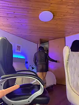 Annie Alicee online show from March 2026 03:38:01 PM