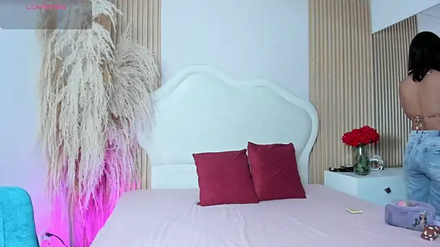 rebeca taylor online show from February 2026 03:22:02 AM