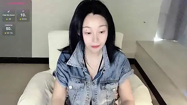 Snapshot of Sunny------ chatting on May 2026 04:32:02 AM Sunny------ online show from May 2026 04:32:02 AM