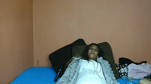 Snapshot of ForeverSexy_ chatting on May 2026 04:02:01 PM ForeverSexy online show from May 2026 04:02:01 PM