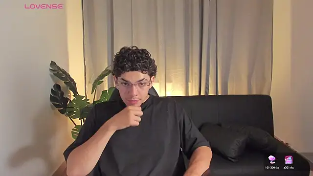 Snapshot of Axel_Creed chatting on February 2026 04:02:01 AM Axel Creed online show from February 2026 04:02:01 AM