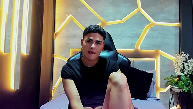 Snapshot of FemNoa chatting on February 2026 05:31:01 PM FemNoa online show from February 2026 05:31:01 PM