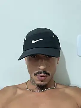 Snapshot of ActingSubunit chatting on February 2026 01:32:01 AM ActingSubunit online show from February 2026 01:32:01 AM