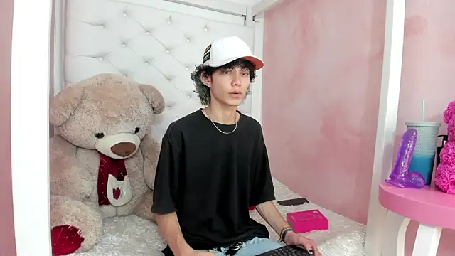 Snapshot of thanier_18 chatting on February 2026 07:41:01 PM thanier 18 online show from February 2026 07:41:01 PM