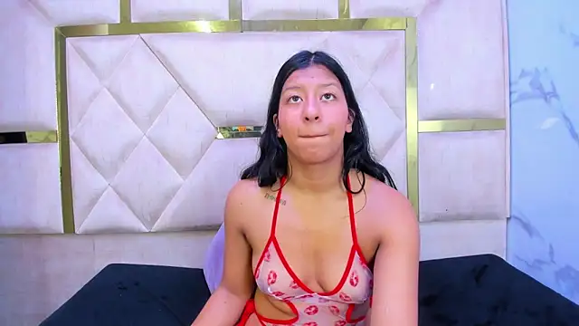 Vaneline2 online show from May 2026 06:09:01 PM