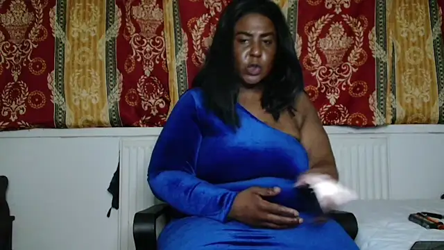 CurvySashia online show from April 2026 11:42:01 PM
