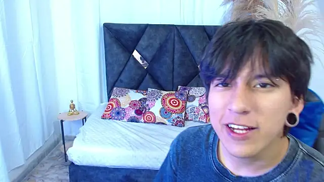 Snapshot of nikoo_18 chatting on February 2026 01:42:01 PM nikoo 18 online show from February 2026 01:42:01 PM