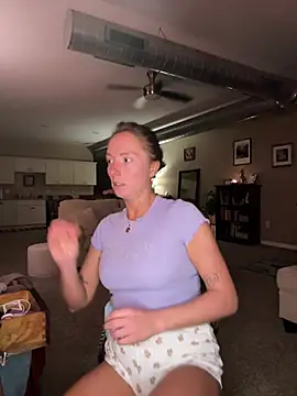 Snapshot of mooviebaby chatting on February 2026 12:28:02 AM mooviebaby online show from February 2026 12:28:02 AM