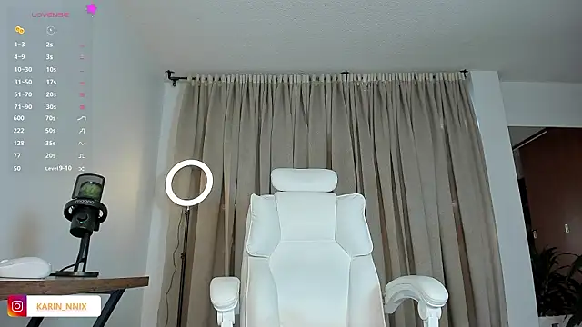 Snapshot of karinnixx chatting on February 2026 09:49:02 PM karinnixx online show from February 2026 09:49:02 PM