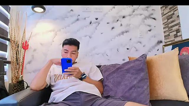 Snapshot of Max_Hornye chatting on February 2026 06:40:02 PM Max Hornye online show from February 2026 06:40:02 PM