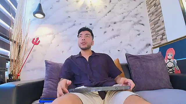 Snapshot of Max_Hornye chatting on February 2026 06:42:01 PM Max Hornye online show from February 2026 06:42:01 PM