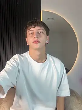 ARON LUXX online show from February 2026 03:10:02 AM