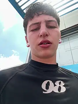 ARON LUXX online show from March 2026 05:43:01 PM