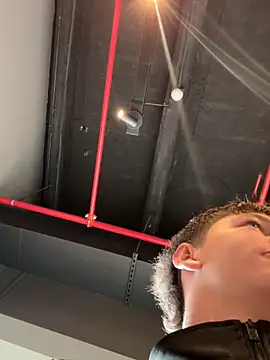 ARON LUXX online show from April 2026 04:03:01 PM