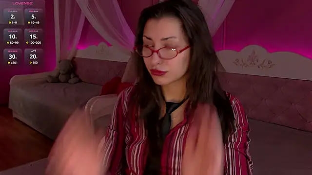 Snapshot of AngelaCox chatting on February 2026 06:17:01 AM AngelaCox online show from February 2026 06:17:01 AM